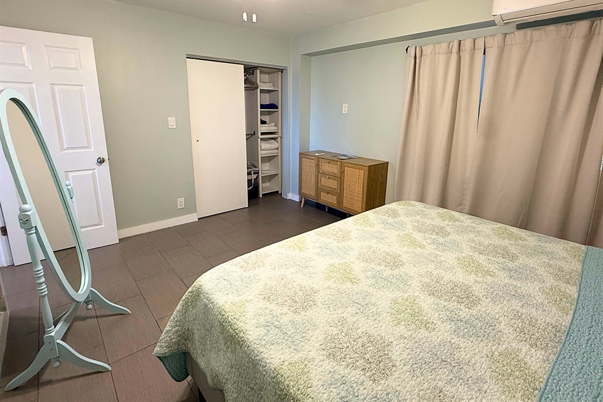 Guest room with king bed, ceiling fan and large closet space