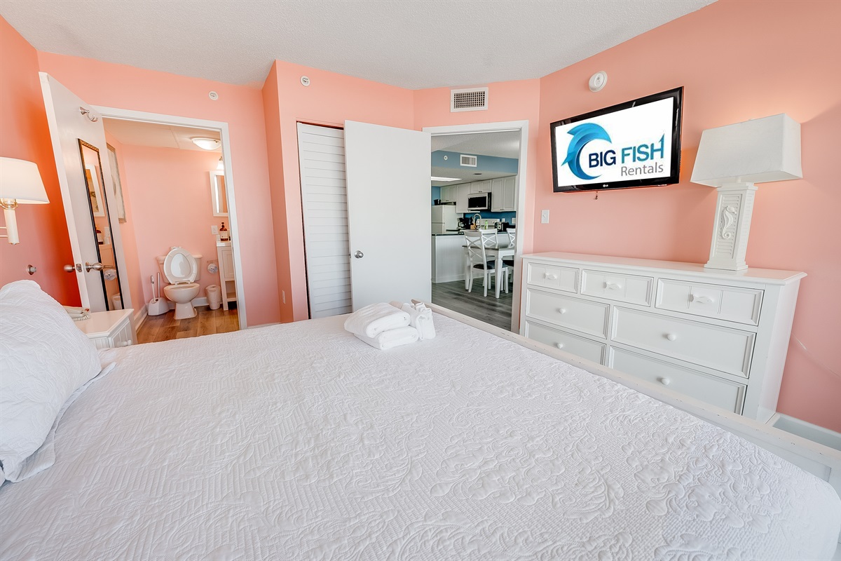 Stunning Bedroom Beautifully Decorated with Amazing Views 💫✨