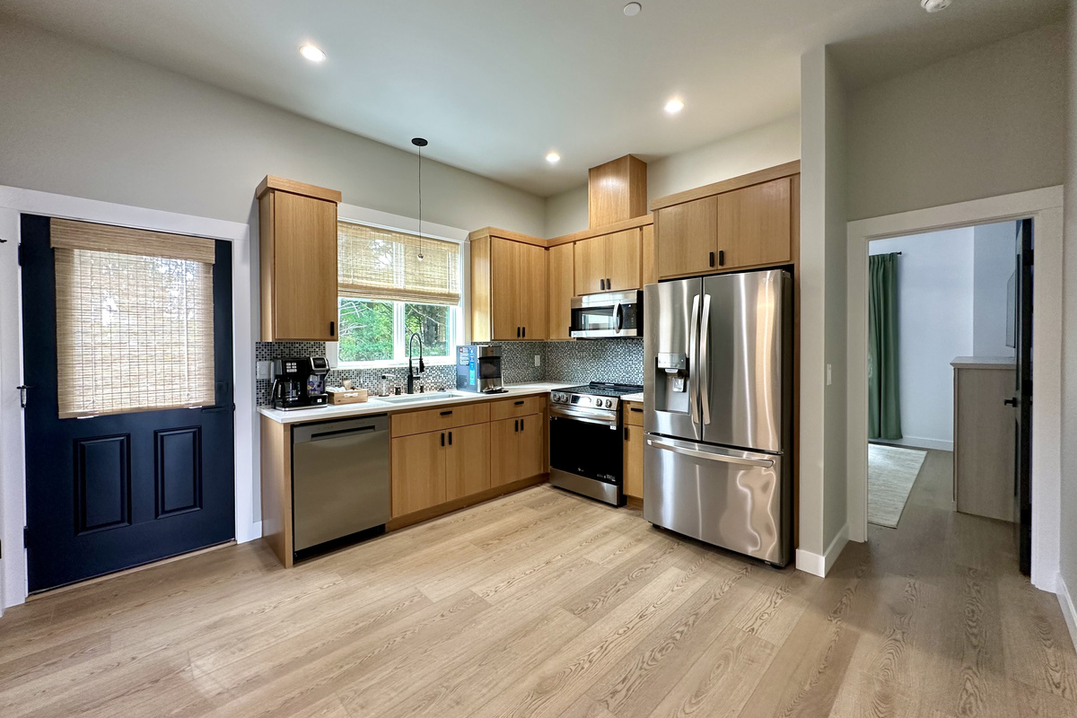 Grab a snack between arcade rounds without leaving the basement — Side B's downstairs kitchenette is right where the games are. (downstairs kitchettes are not fully supplied)