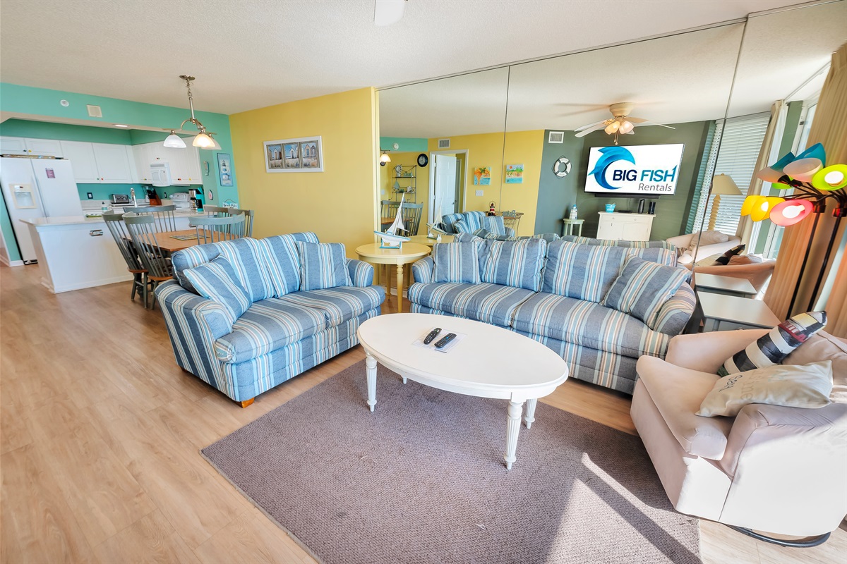 Living Room with Stunning Views🌊☀️