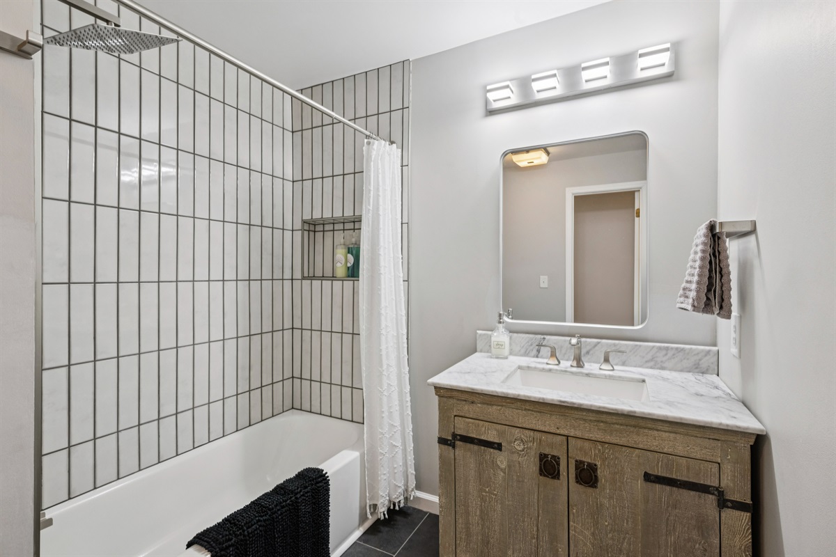 Bath2: Recently remodeled bathroom with tub/shower