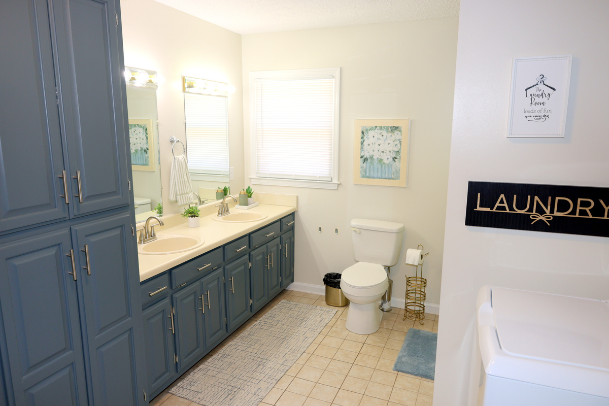 Full Bathroom