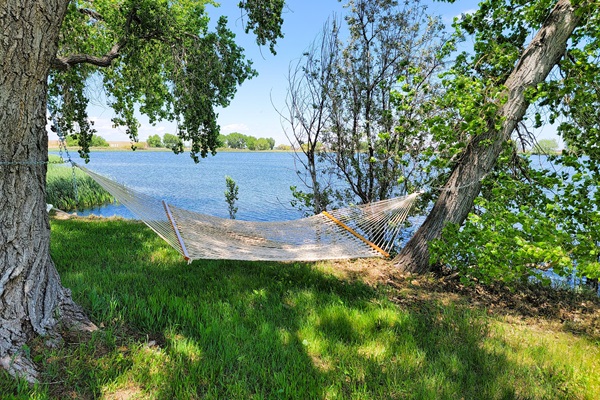 The large property will give you and your guests space to roam, enjoy the lake view patio where you can lay back and relax in the hammock!..