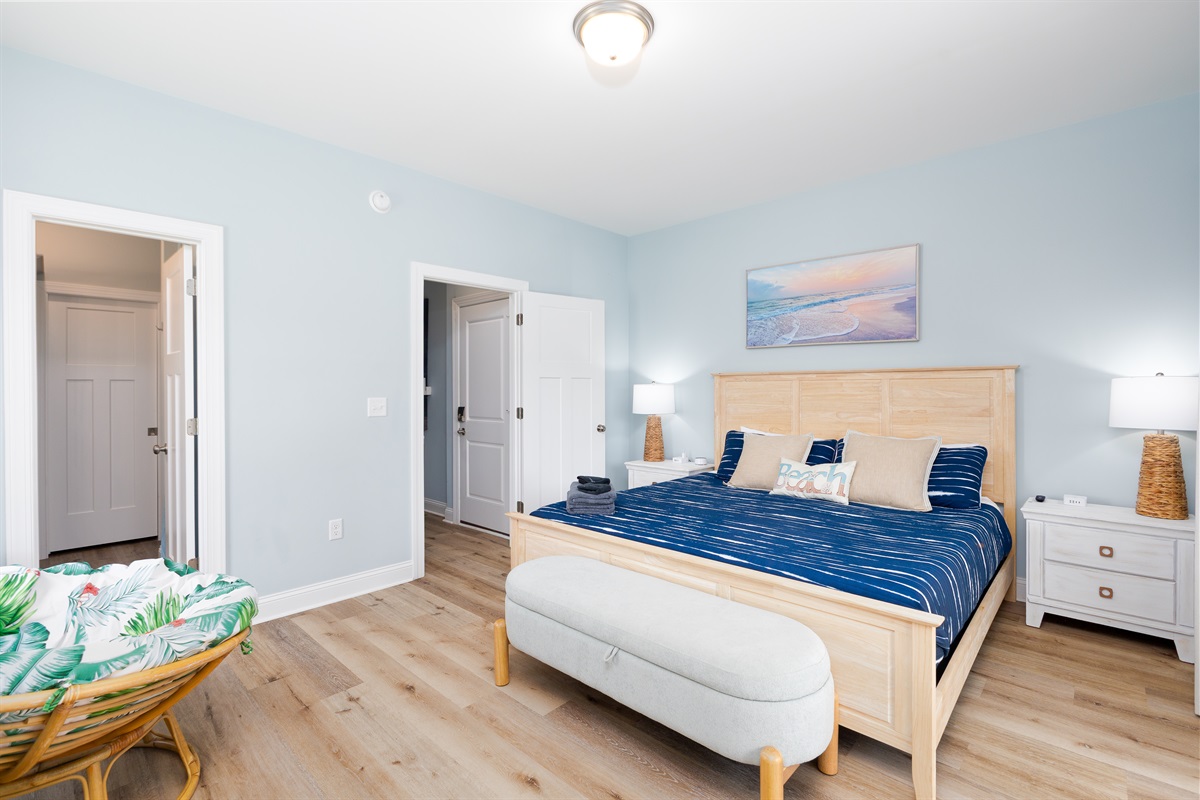 King-size bed in 1st floor King bedroom