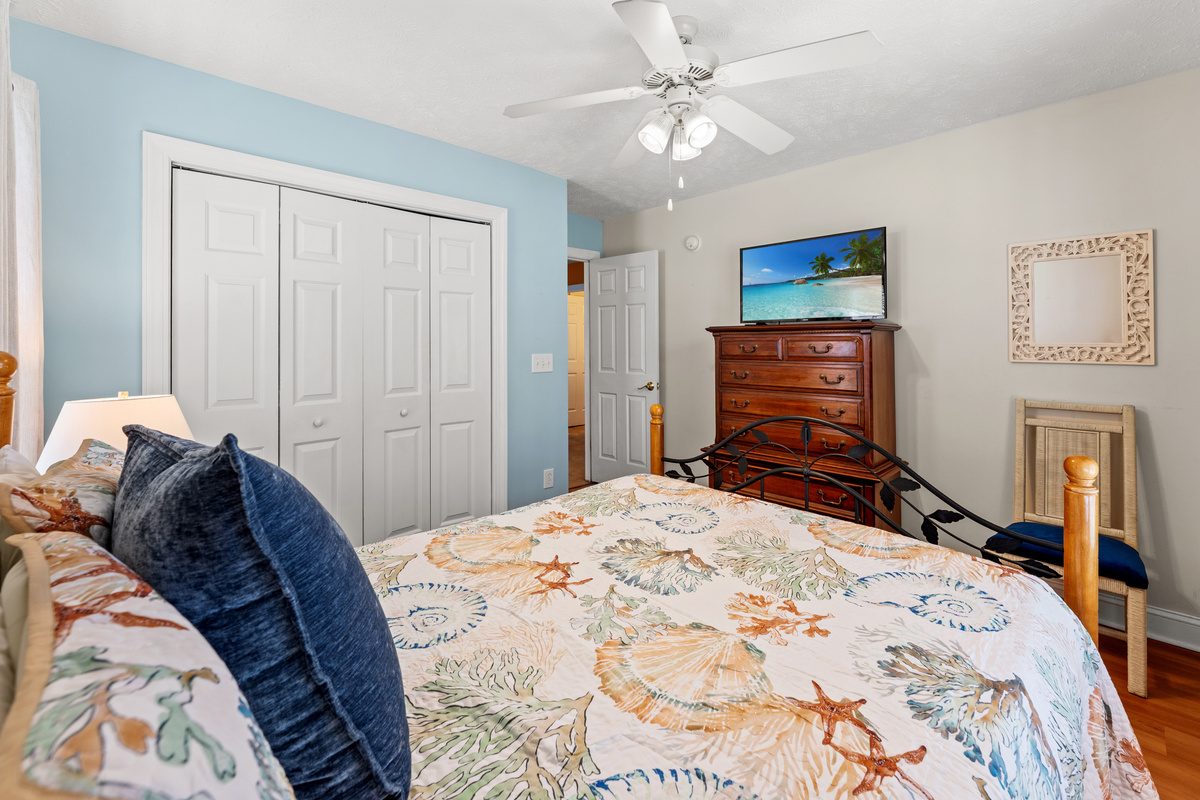 3rd Bedroom - Downstairs Queen Bed