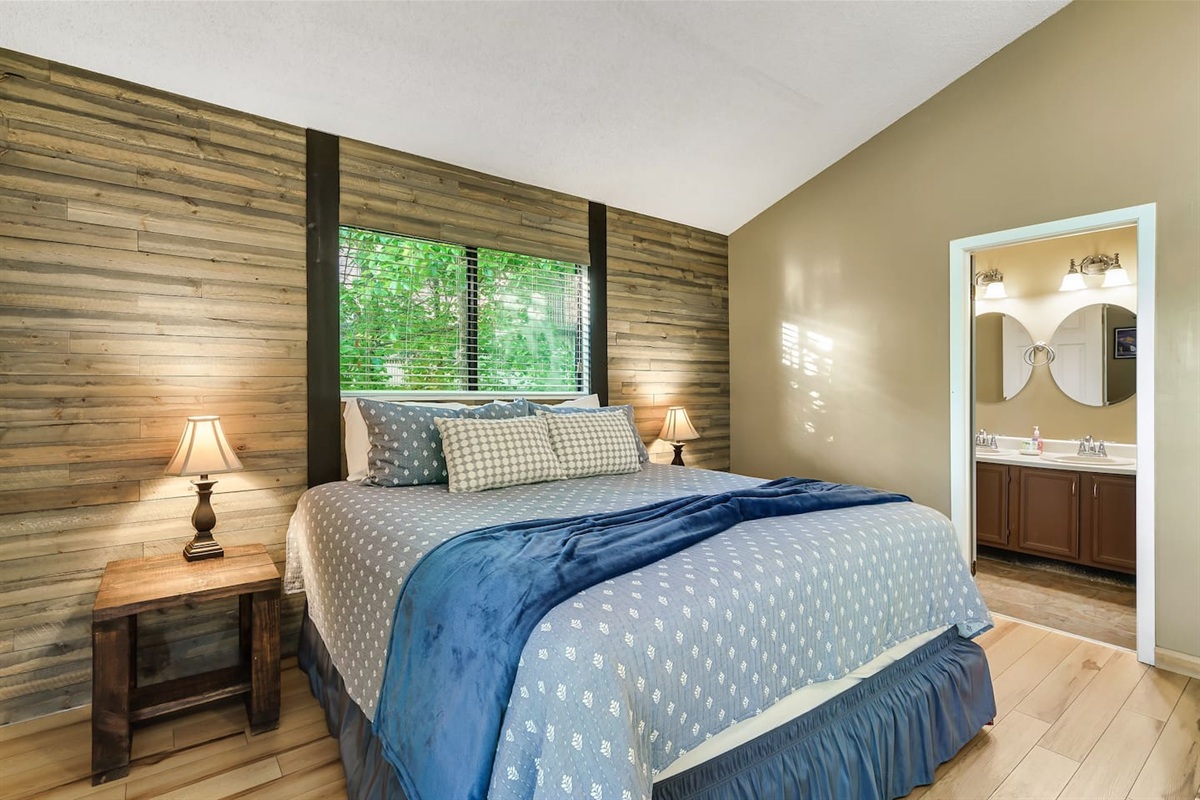 Master bedroom with king-sized bed (4 out of 5 bedrooms have kings).