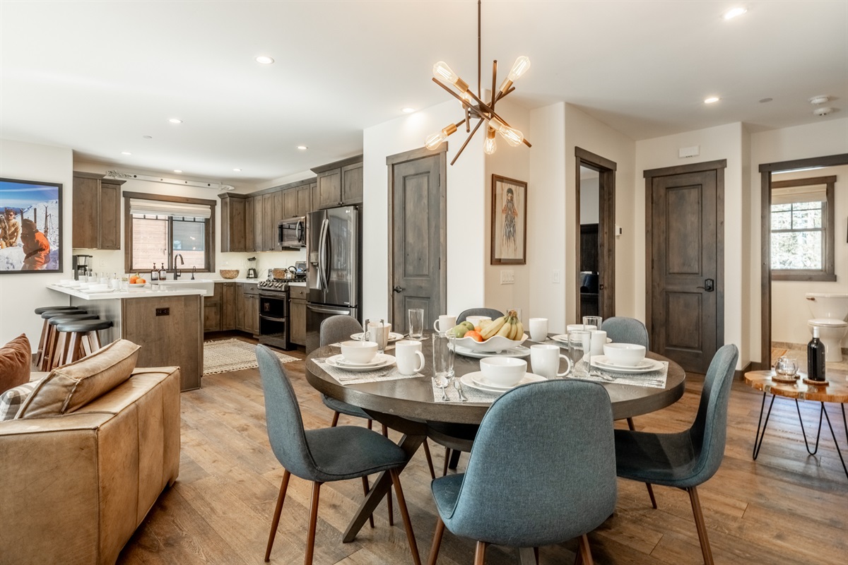 Open to the kitchen and just steps from seating at the peninsula, the dining area keeps cooks, guests, and conversations effortlessly connected.