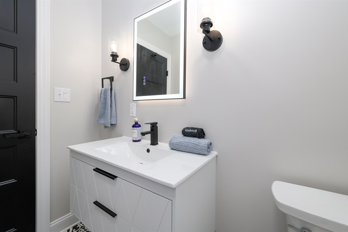2nd bathroom sink and make-up cloth