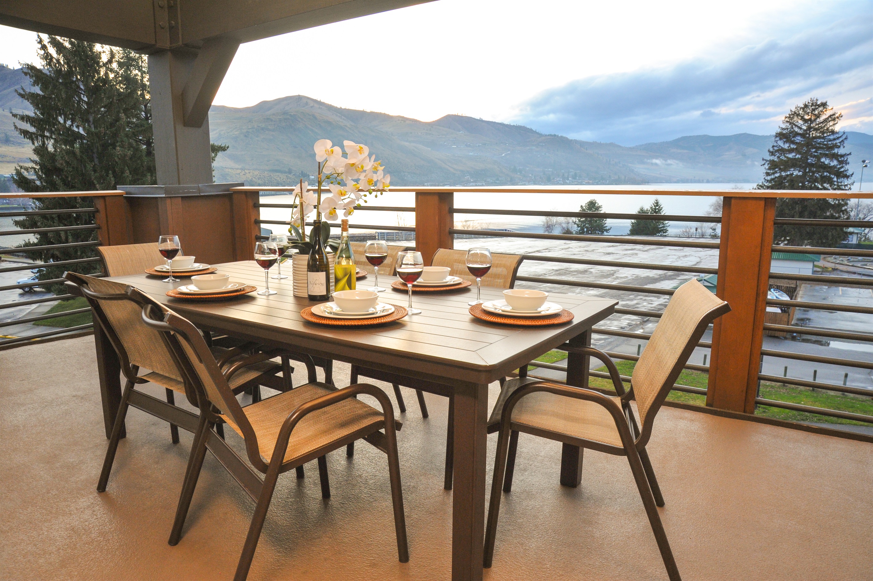 Lake-view condo guaranteed when booking with us