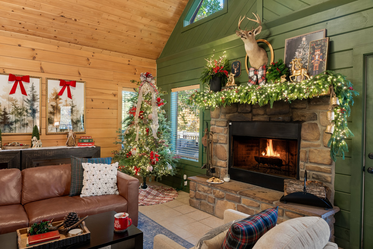 Cabins Near Big Cedar Lodge for Groups | Hideaway Retreats