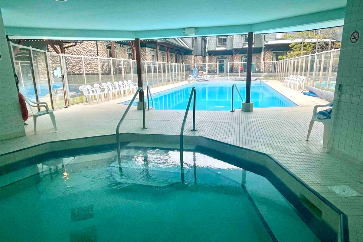 Hot tub, outdoor, opens onto the heated swimming pool