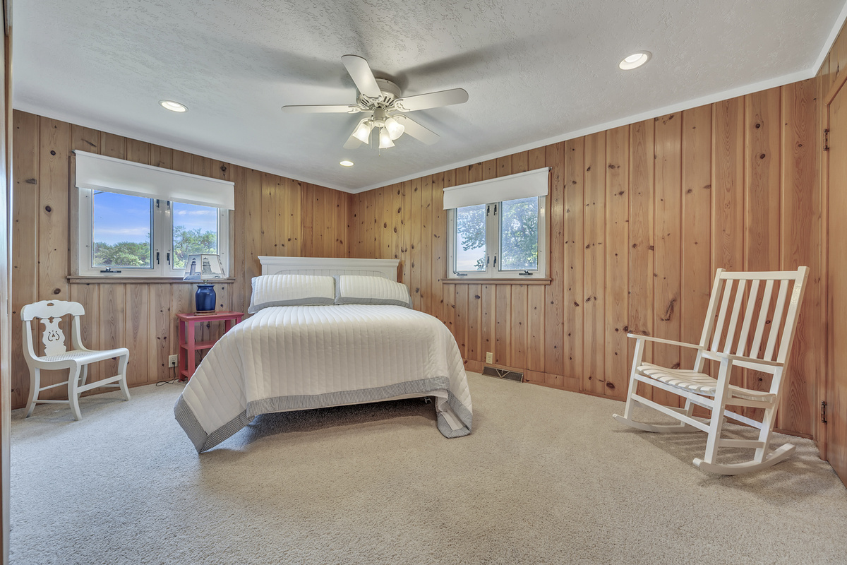 Main level queen bed #2