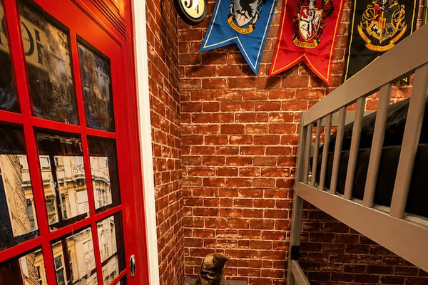 Immersive Harry Potter–themed room with brick-style walls.