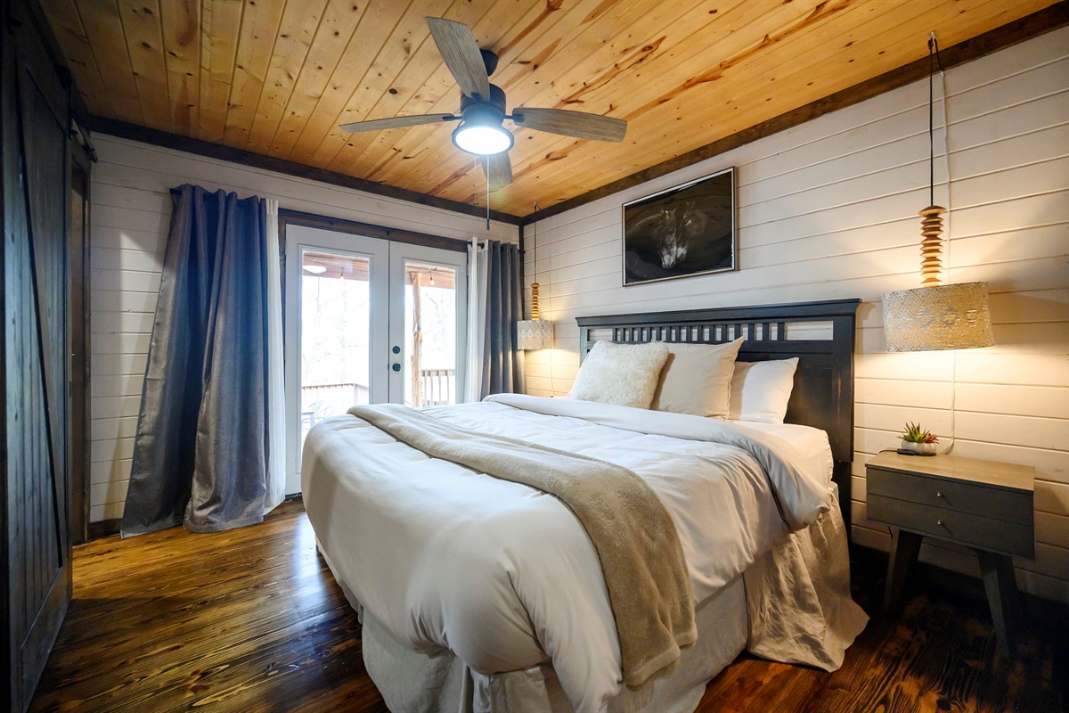 First Floor Primary Bedroom - King Size Bed