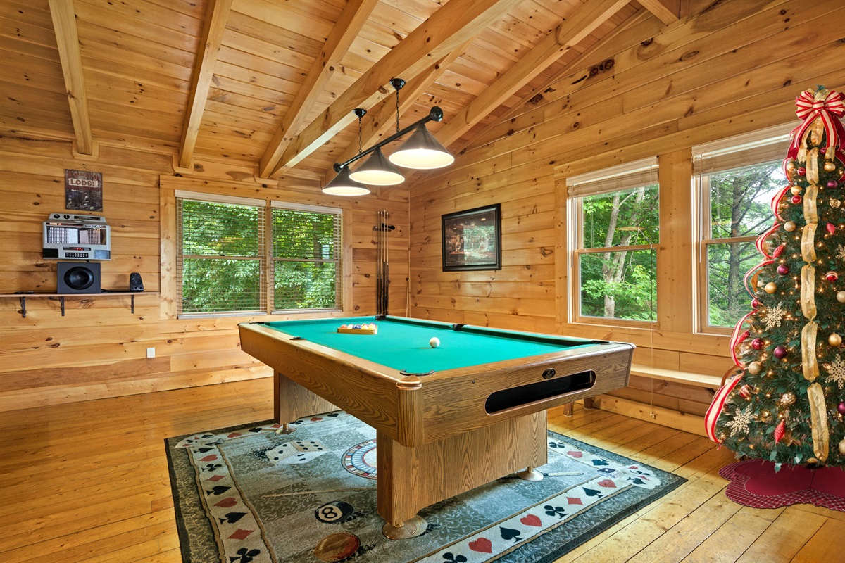 Jukebox and 8ft pool table