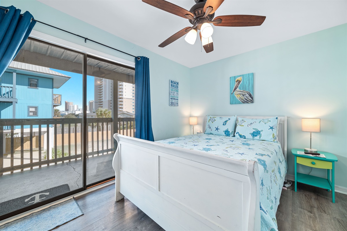 2nd bedroom, queen size bed