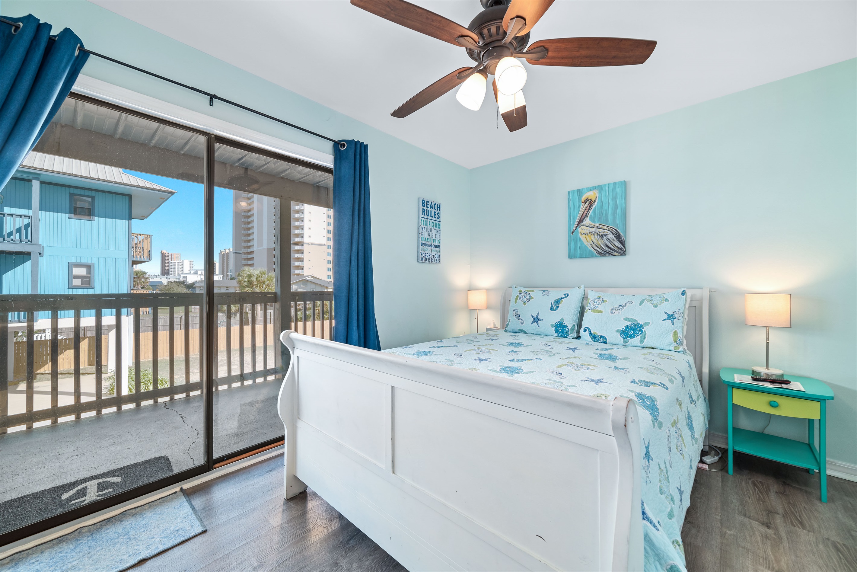2nd bedroom, queen size bed