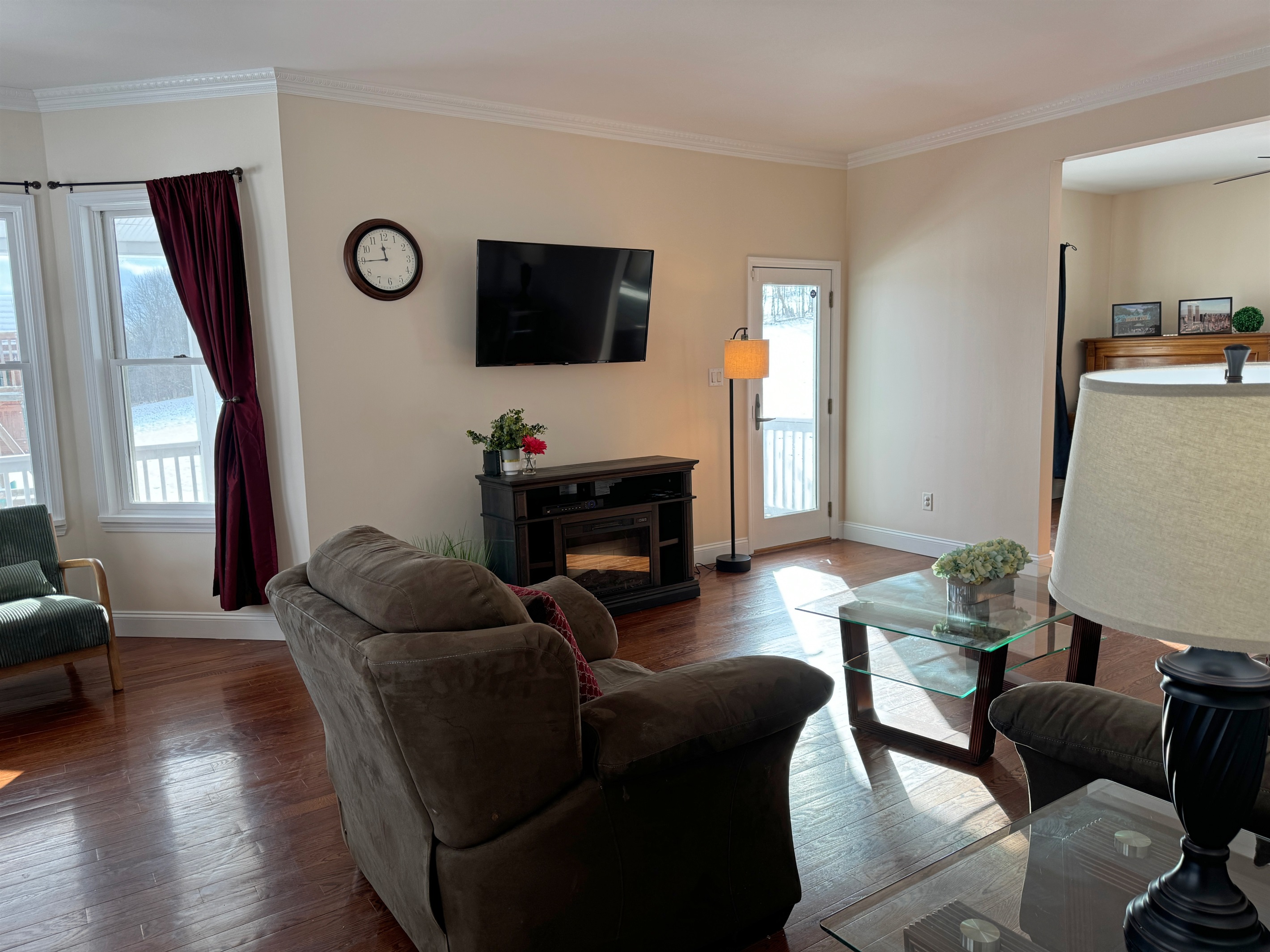 Large sunfilled 1st floor living room