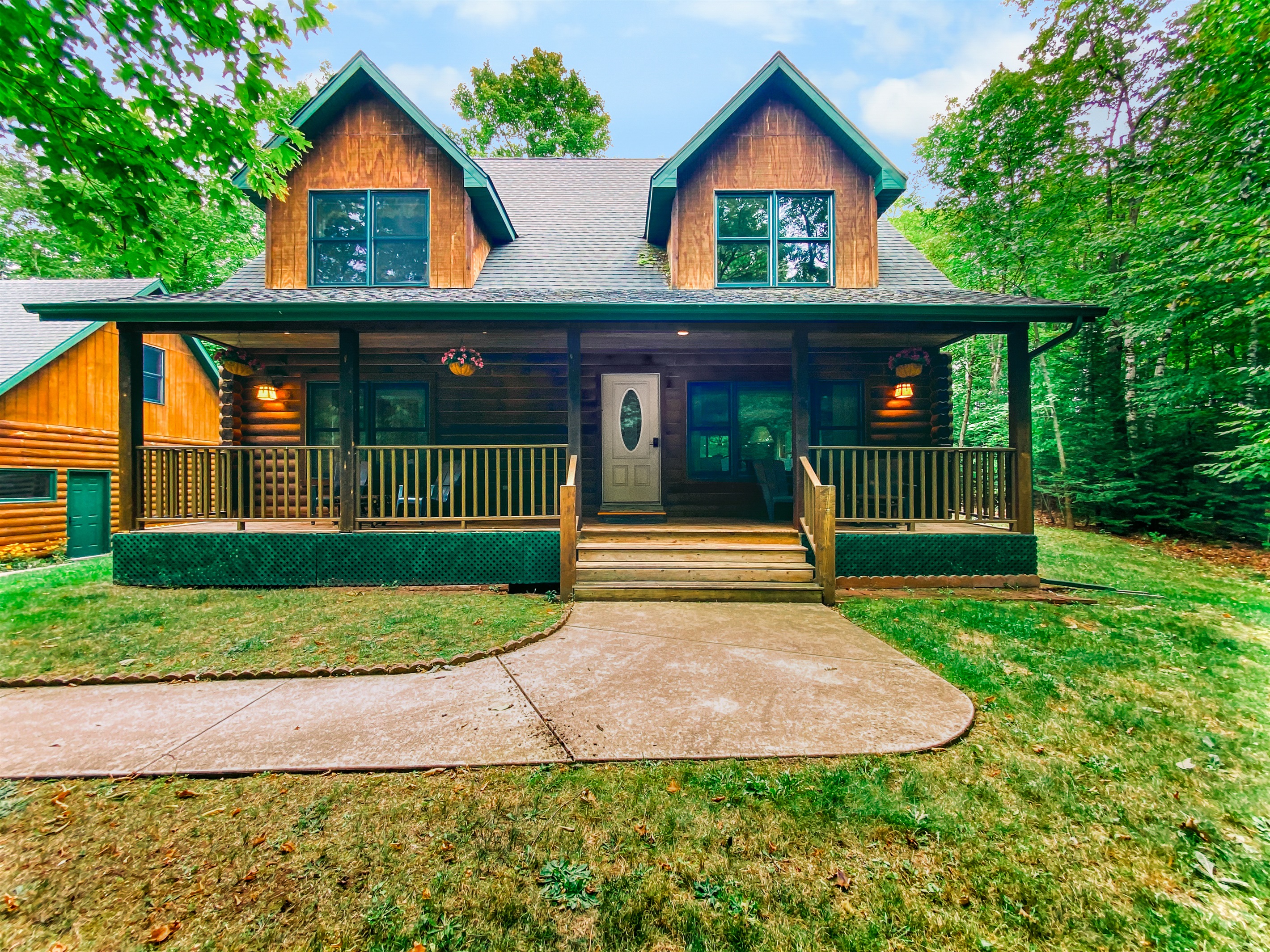 Winter Cabin Hideaway • Hot Tub • Fire Pit • Dogs! 6