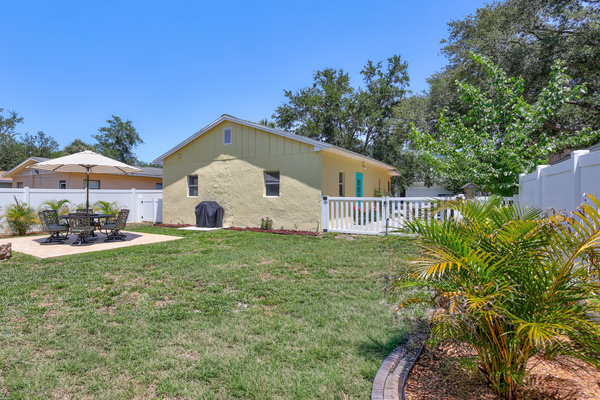 Hosts maintain the lawn and plants on a regular basis but let you know ahead of time, so we keep things looking nice. We do not use toxic chemicals on the lawn so there may be a weed or two, we do weed on a regular basis.