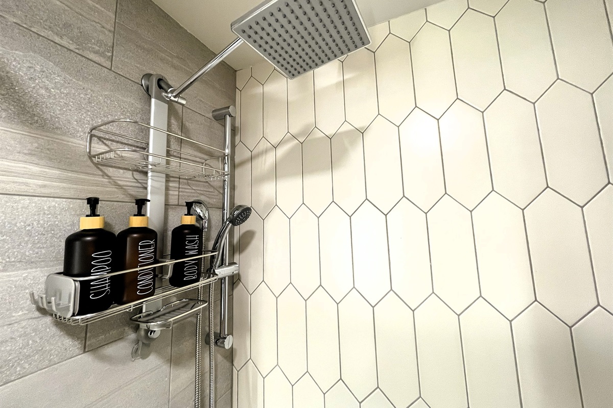 Rain shower, hand held shower, full size tub. Shampoo, Conditioner, and Body Wash provided. Towels, and a hair dryer. 