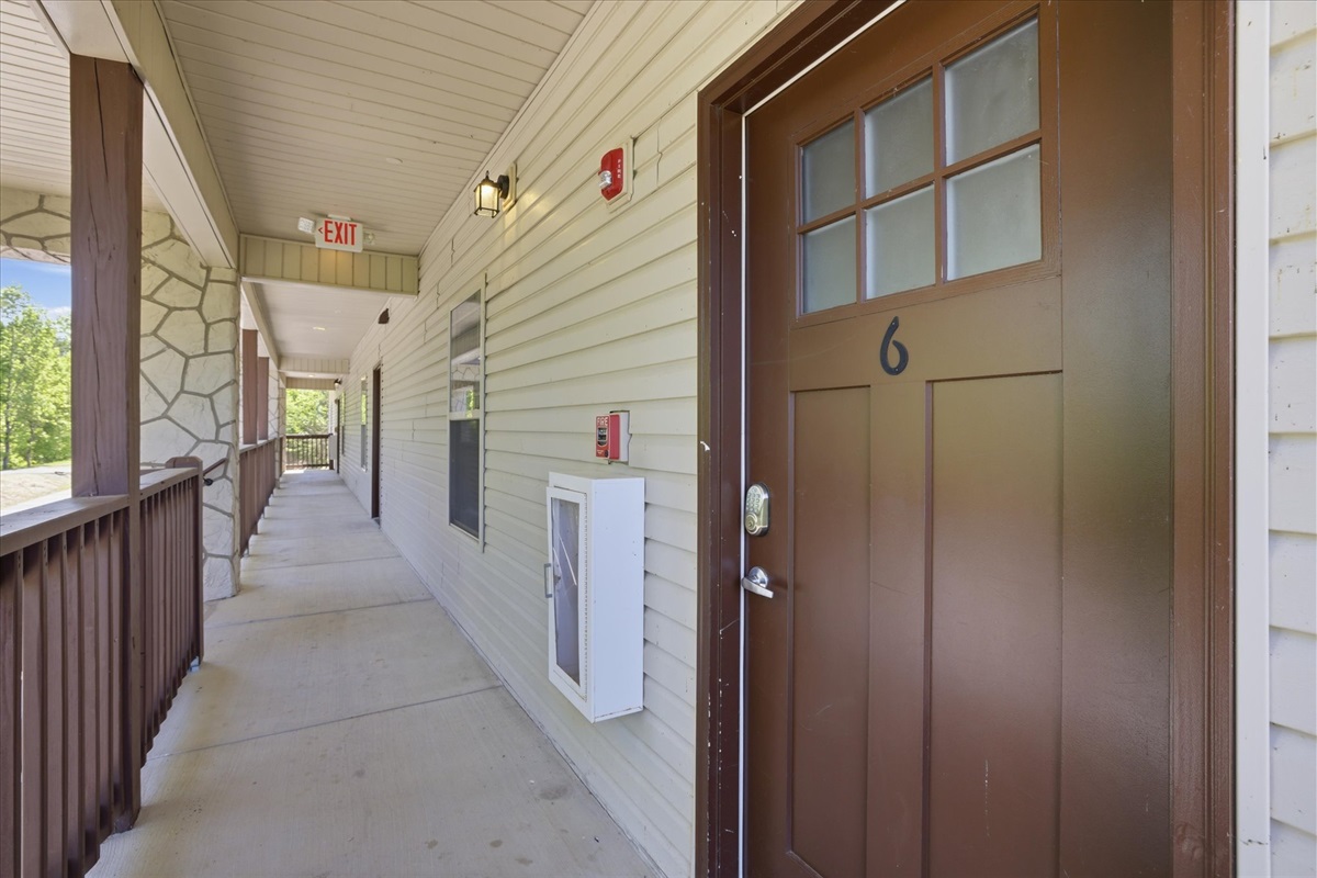 Welcome to Unit 6 at the Serenity Ridge Clubhouse Lodge—take either staircase up and settle into one of the most spacious layouts at the top. A little extra privacy, a little more room, and everything set for an easy, elevated stay.