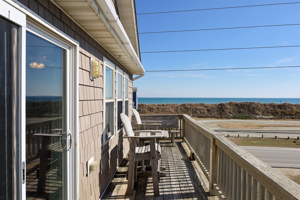 Lower deck seating area
