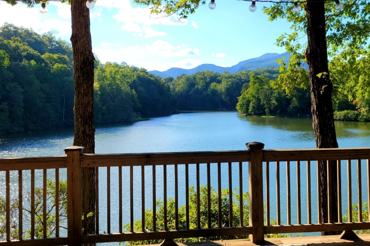 Mirror Lake in Riverbend / walk to Lake and Beach