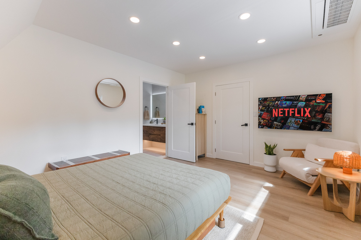 1st floor master - Room enough for a whole family