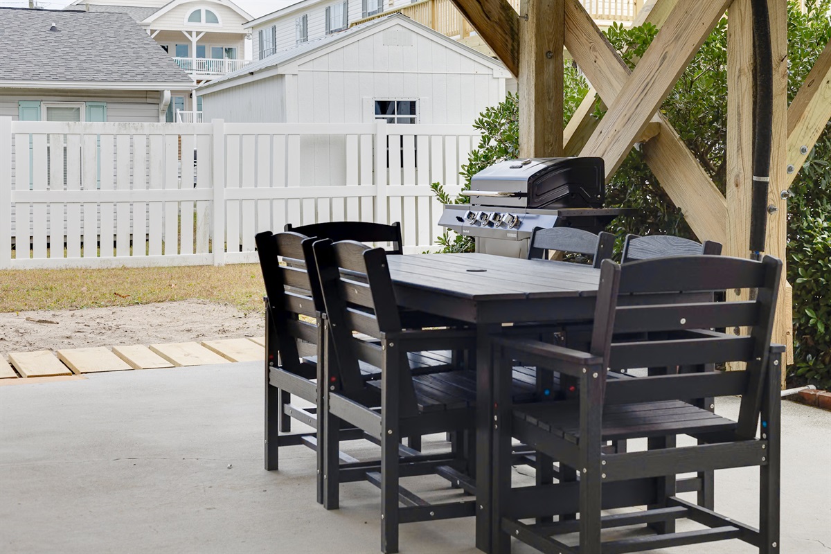 Outdoor Dining Table - Seats 6