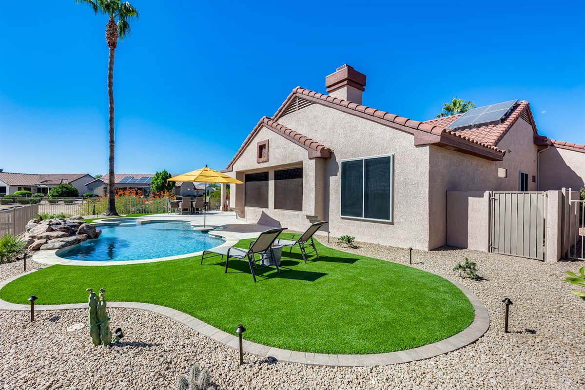 Cozy Cactus Pad in The Grande! Heated Pool|Hot Tub — Cozy Cactus Pad with Pool in Surprise, Surprise, Arizona — photo 2