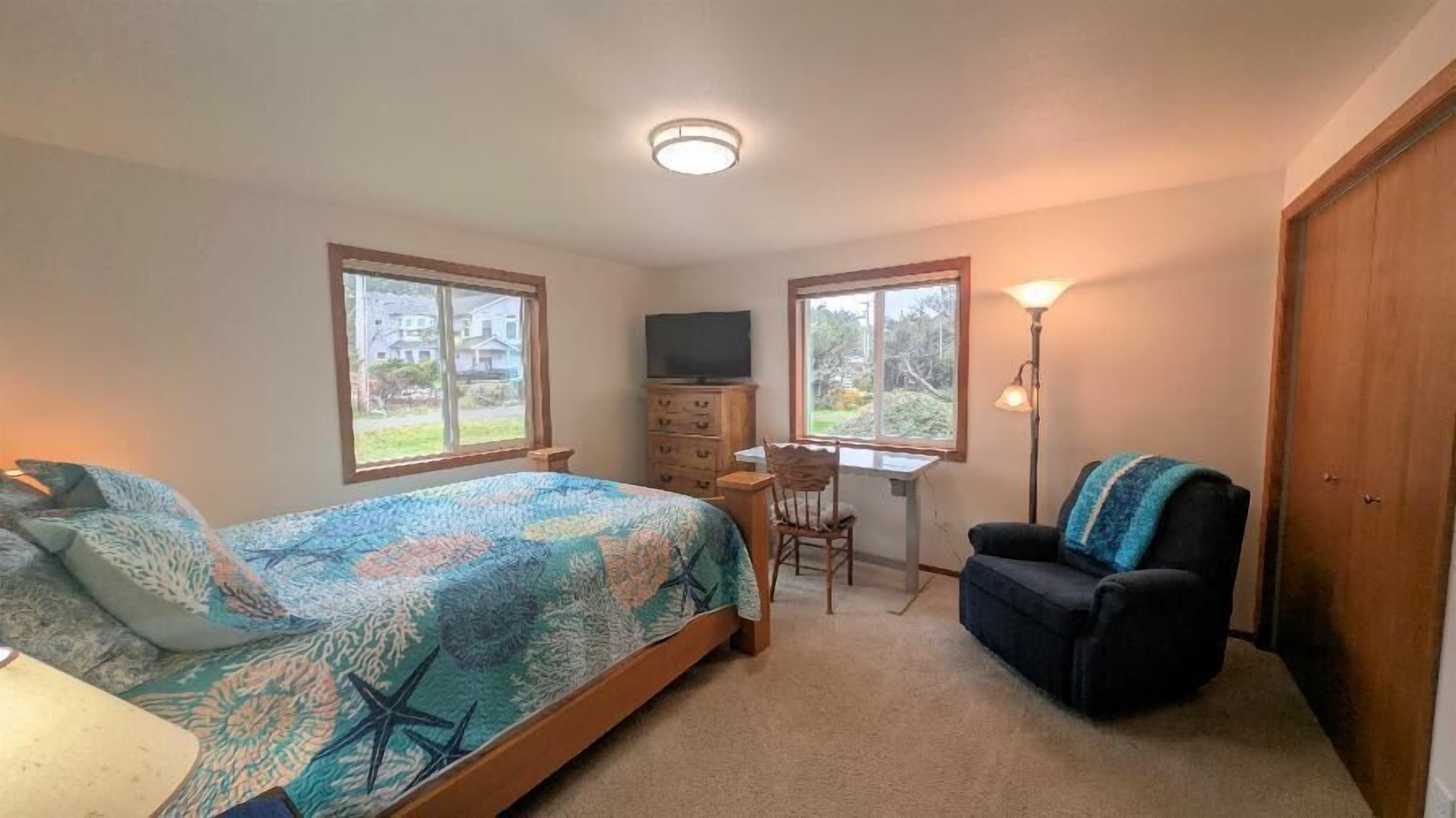 TV Desk and Sitting area