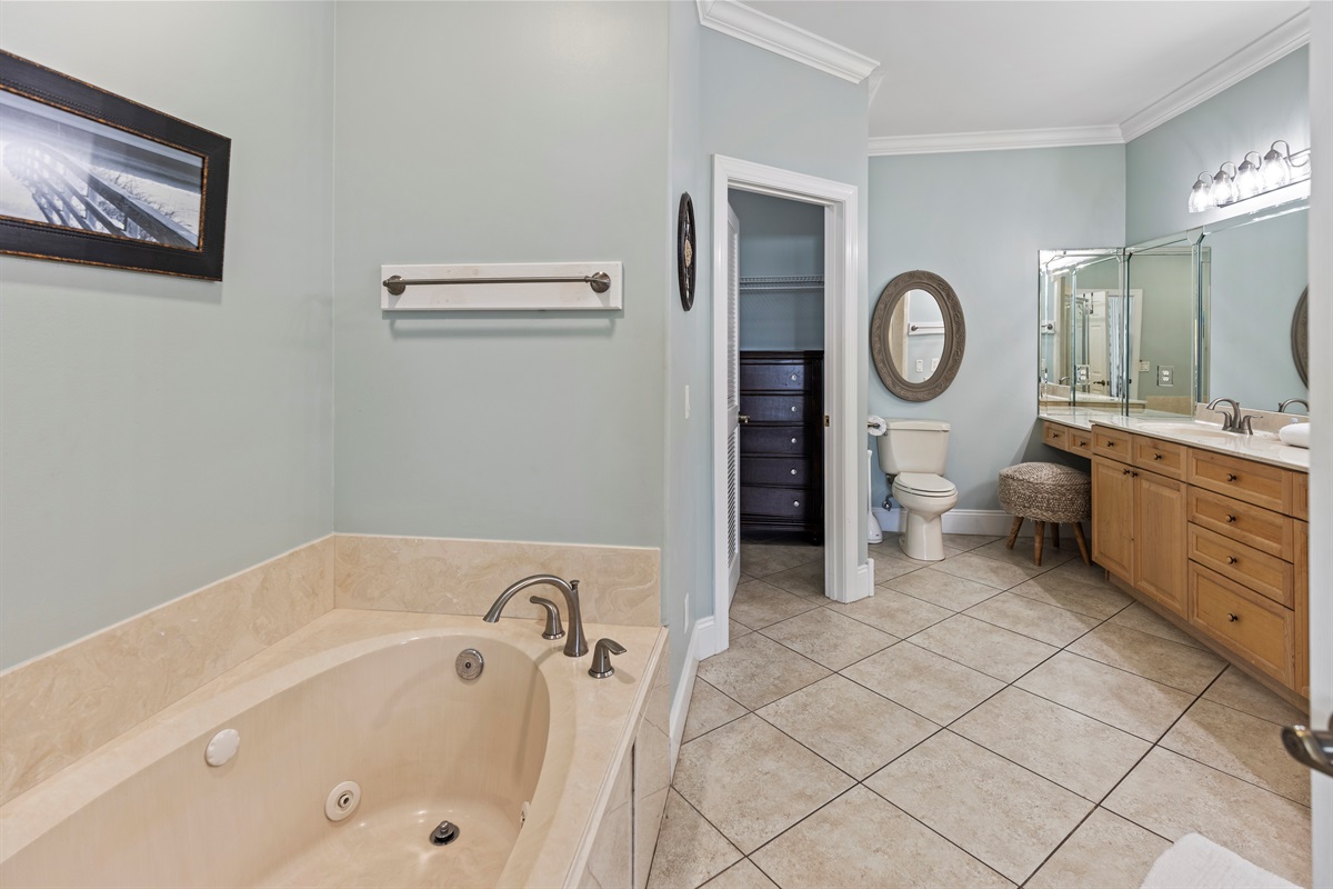 Master Bathroom (3rd Floor)