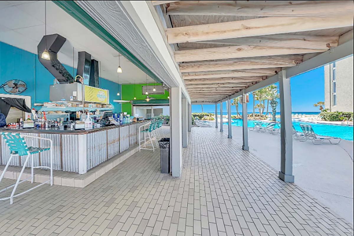 The Hangout - poolside Bar and Grille (Seasonal)