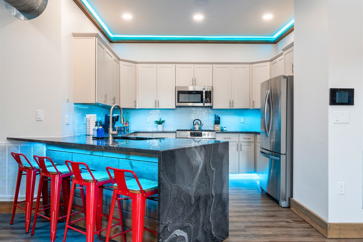 [Kitchen] Take Advantage of the Spacious Counter. Have a Quick Bite to Eat at the End or Use that Space to Cook a Large Meal for You and Your Guests