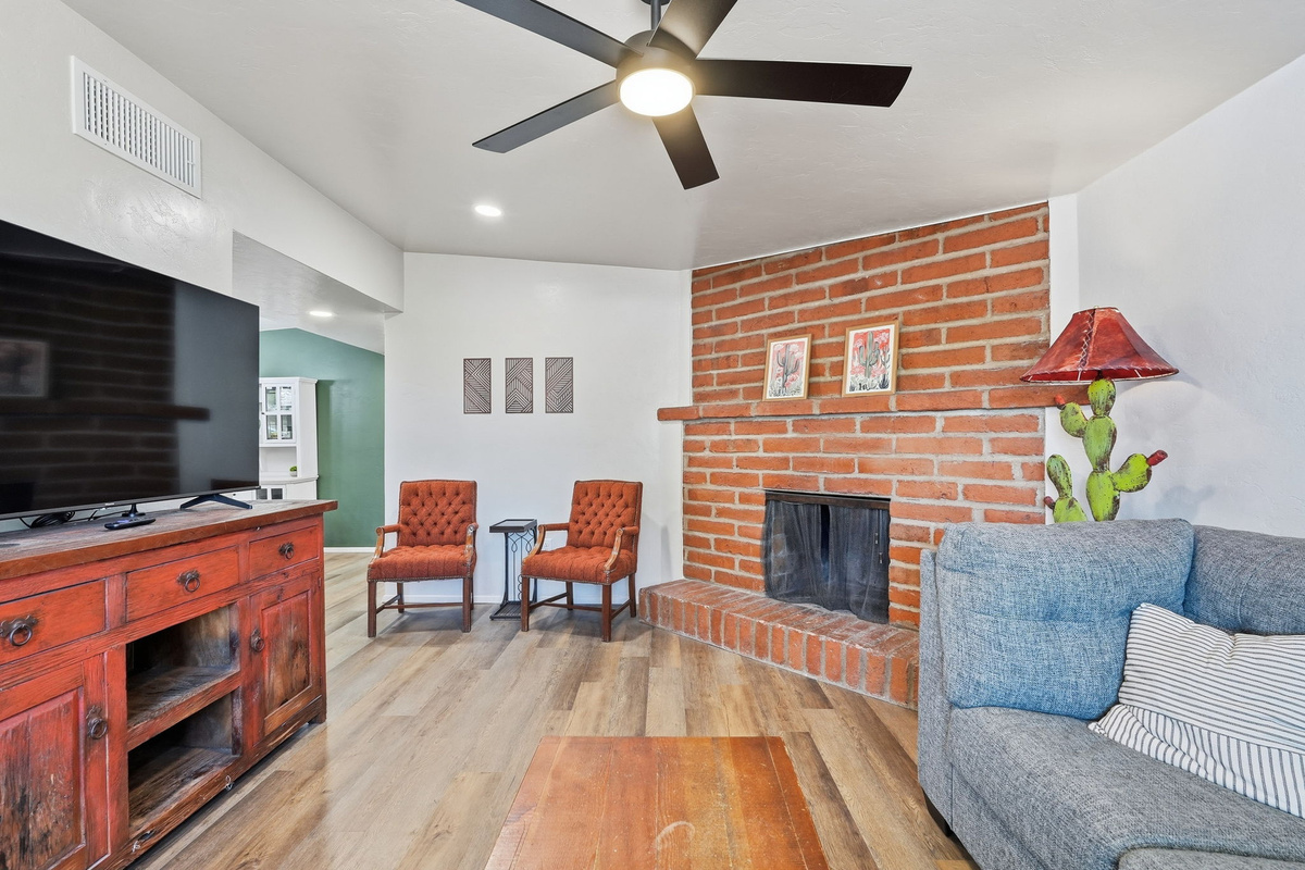 Relax & Unwind: Comfortable living room featuring a plush sofa and a smart TV for movie nights. *Note - Fireplace is decorative only - cannot be used.