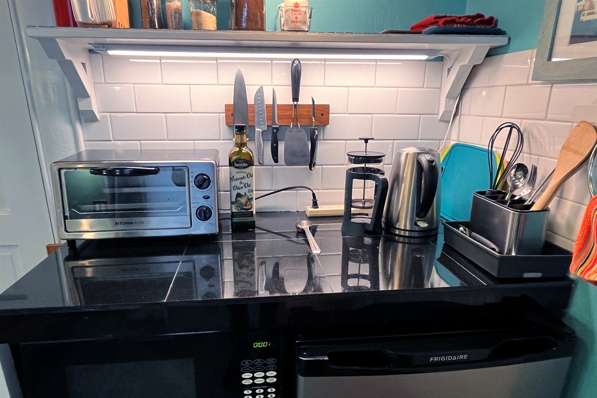 Kitchenette has what you need to prepare a light meal or snack.