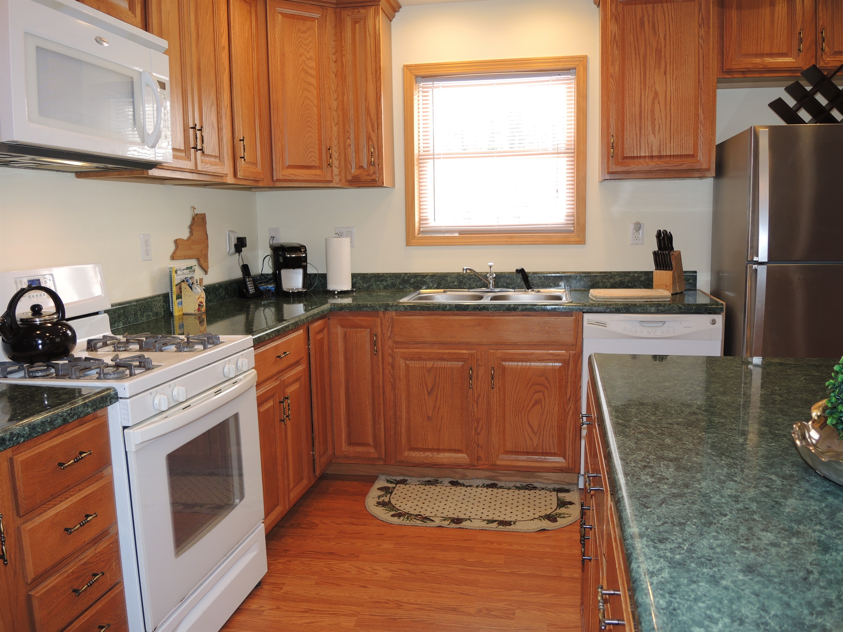 Kitchen w/ island