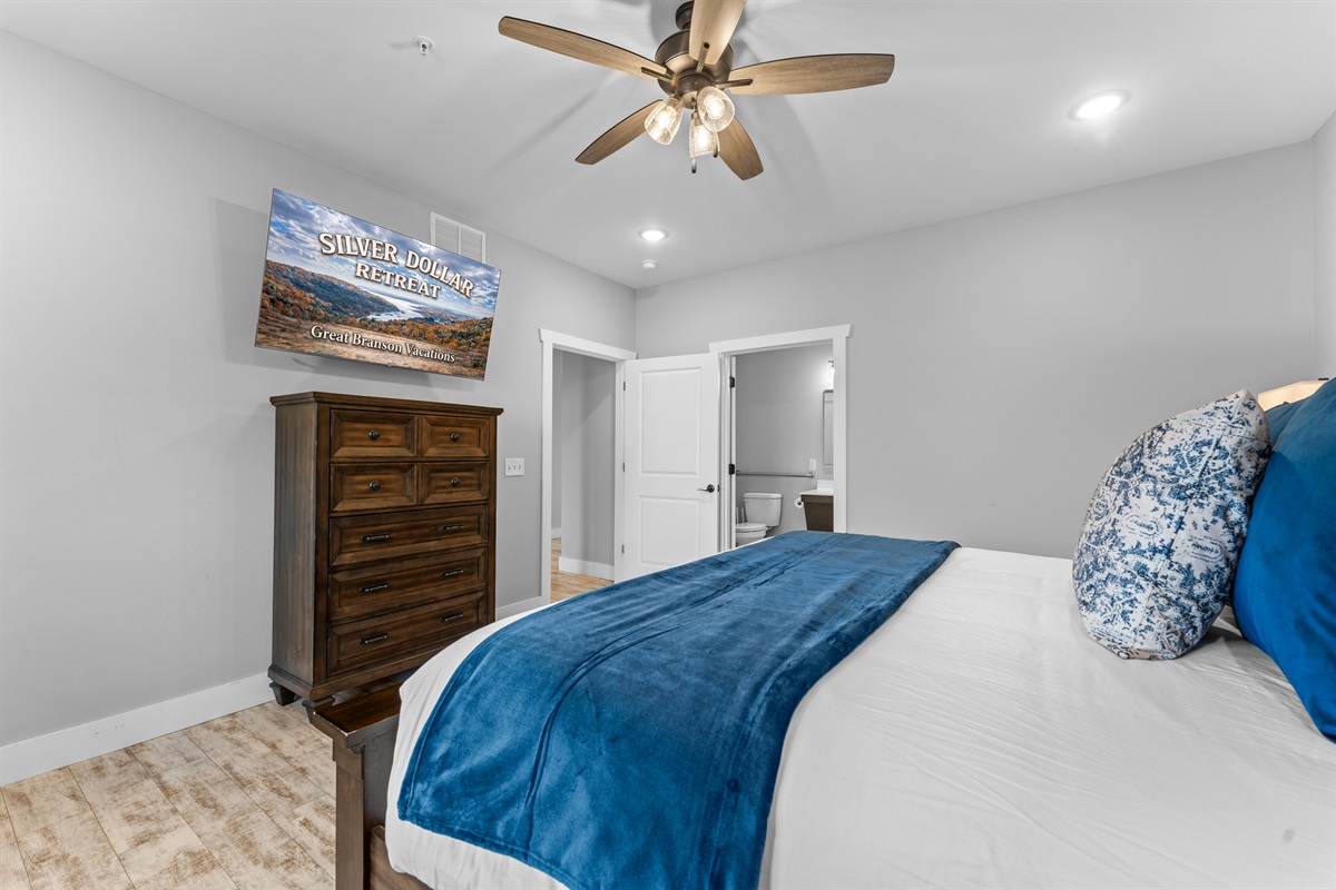Bedroom 2 (King Suite)