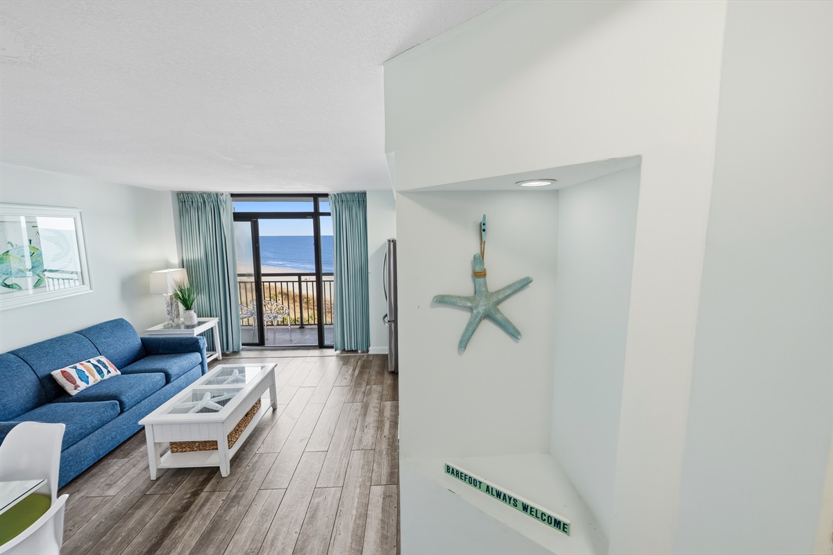 Living Room with Stunning Views🌊☀️