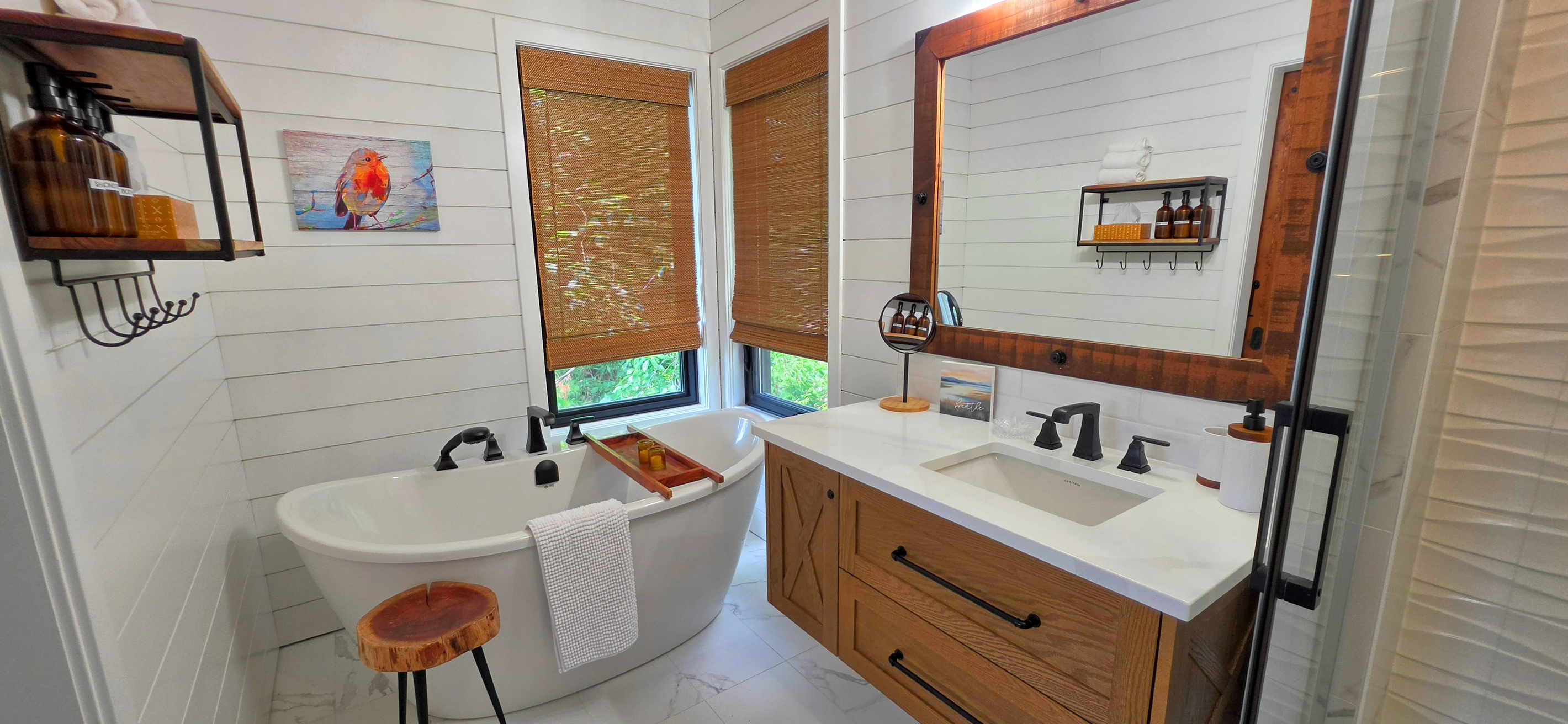 Ensuite luxury bathroom off main bedroom