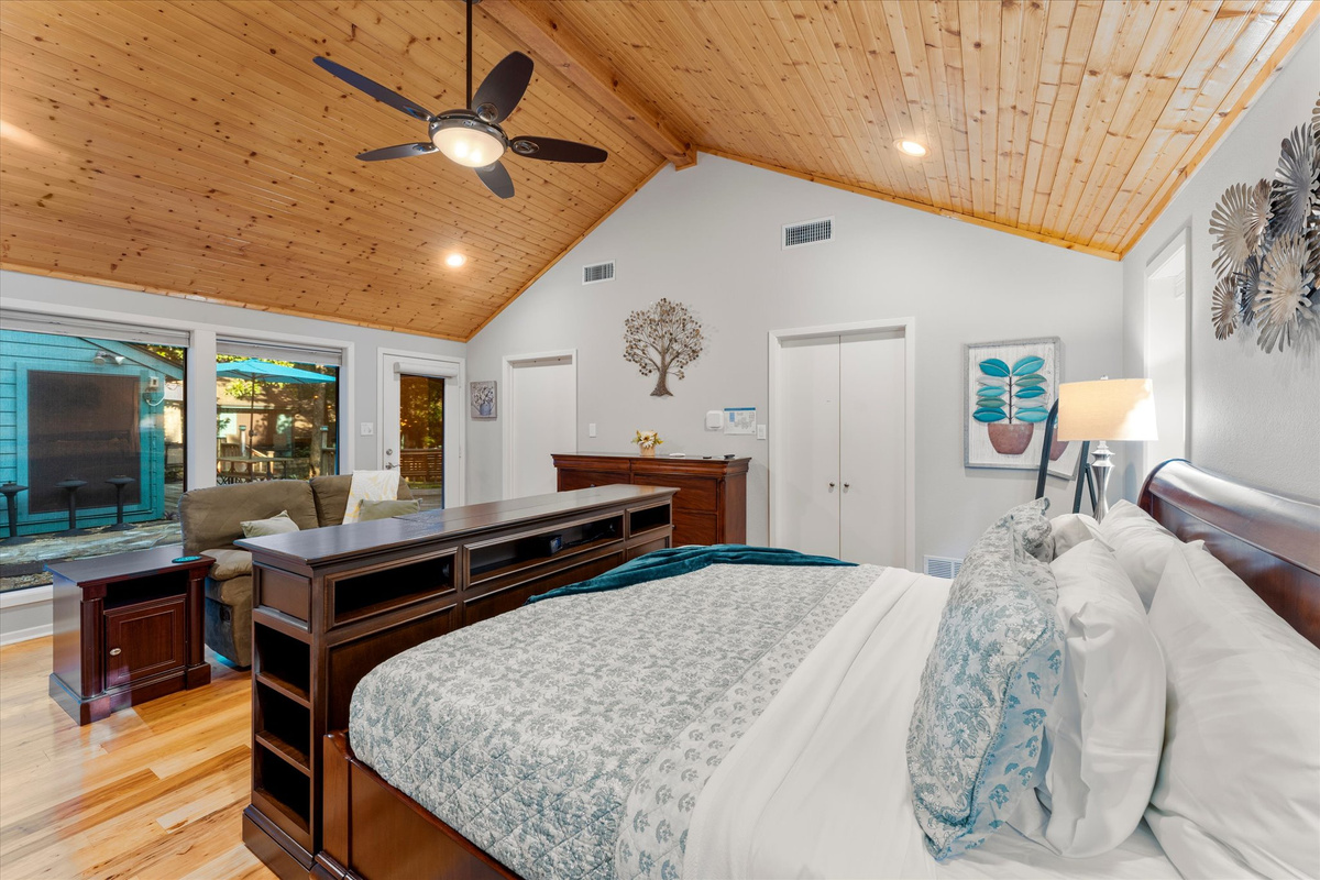 King Suite 1 shot. Look up to see the ceiling fan!
