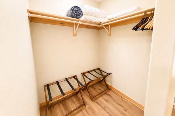 Walk-in Closet Main Level Suite