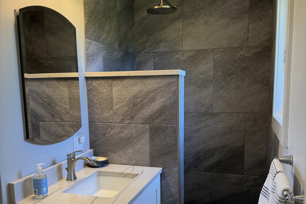 Ensuite bathroom in Queen #1