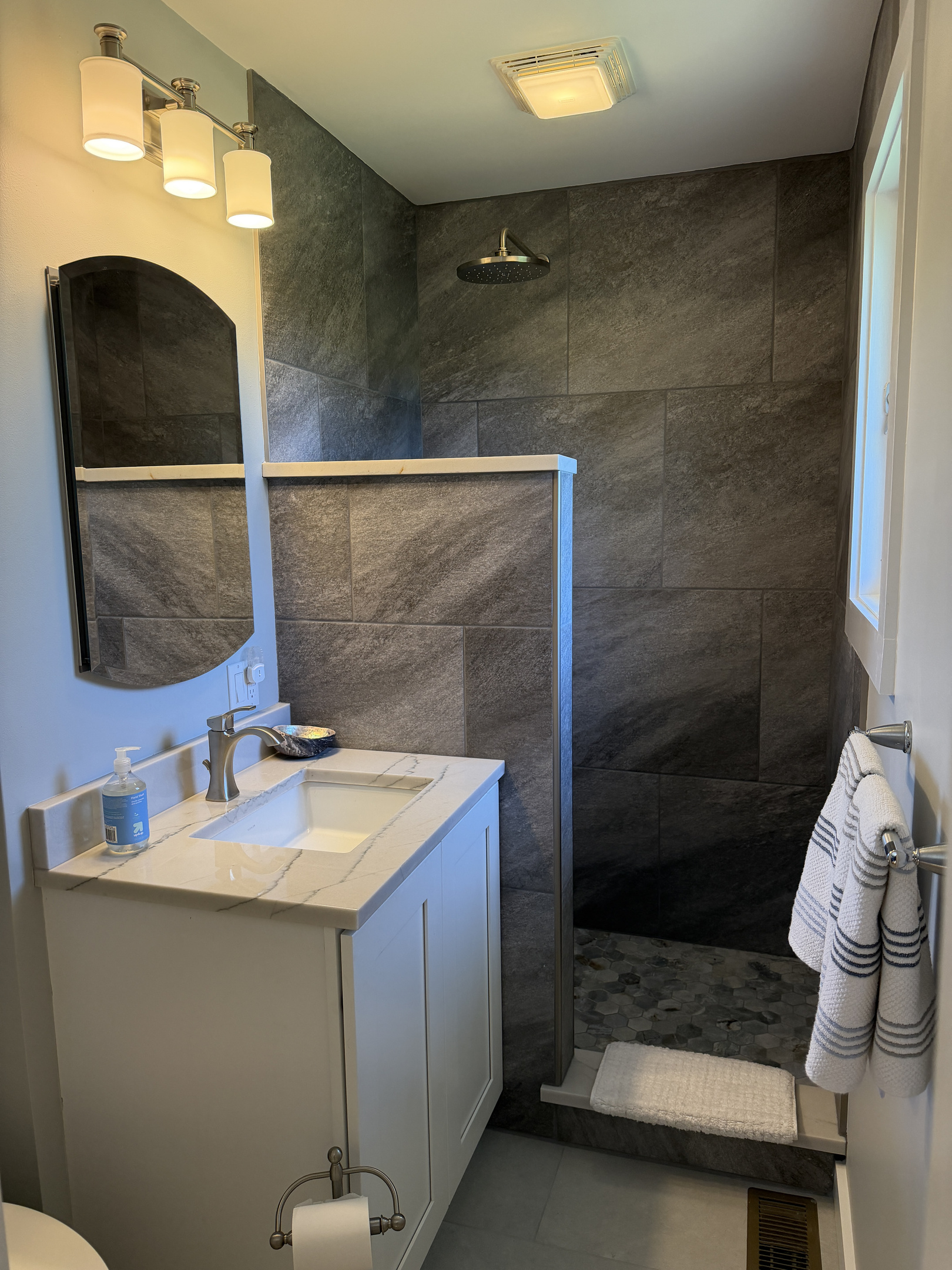 Ensuite bathroom in Queen #1