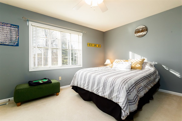 Queen Bedroom 