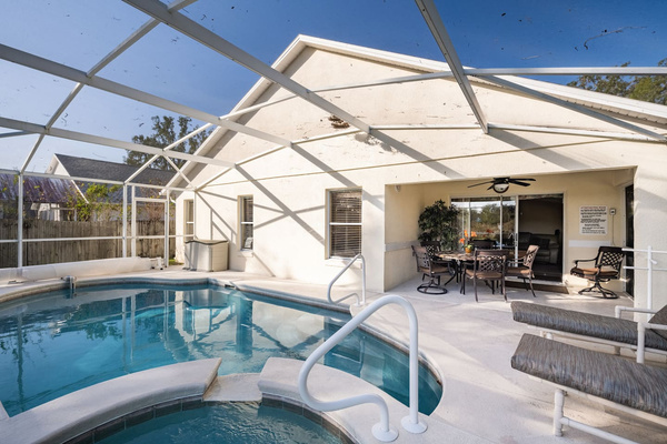 Hot Tub Pool and Lanai
