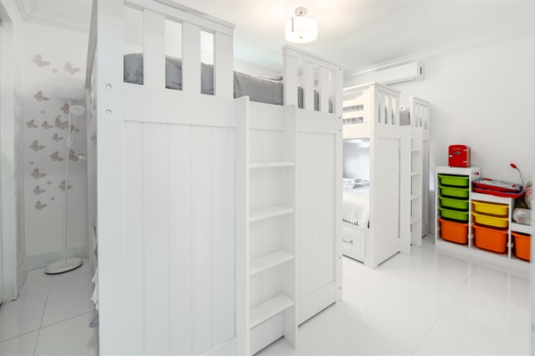 Family-friendly bunk room perfect for kids and large groups