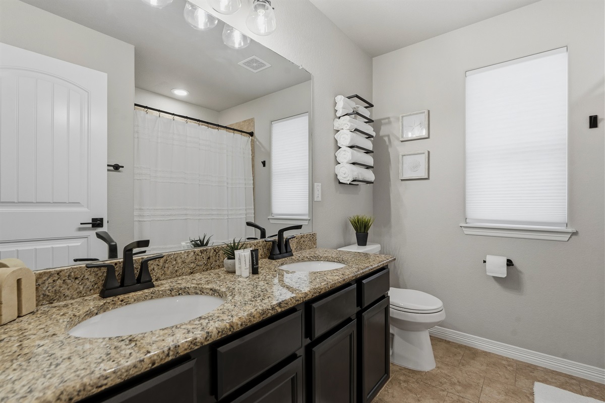 Primary En-suite bathroom!