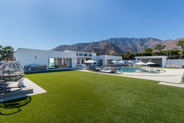 Spacious yard for games, yoga or relaxing